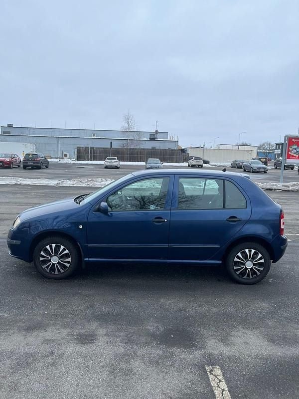 Begagnad Skoda Fabia 64 HK (47 kW) 2007 Mörkblå