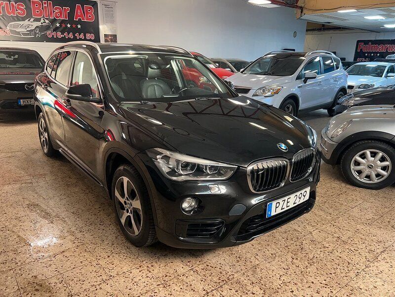 Svart Begagnad 2016 BMW X1 Sport Line SUV | 195 900 kr (Marknadspris) - Bild 1/4