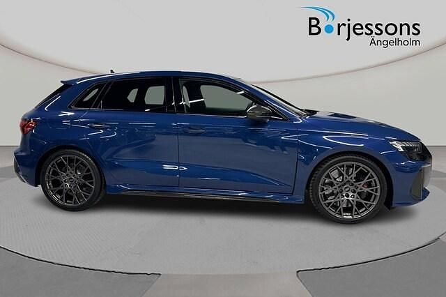 Begagnad Audi RS3 Sportback Sport 406 HK (298 kW) 2024 Blå Halvkombi