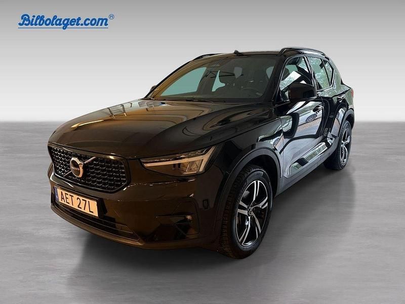 Svart Begagnad 2024 Volvo XC40 Plus SUV | 369 000 kr (Marknadspris) - Bild 1/4