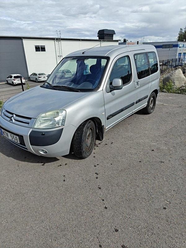 Silver Begagnad 2004 Citroën Berlingo Minibuss | 16 000 kr (Bra pris) - Bild 1/4