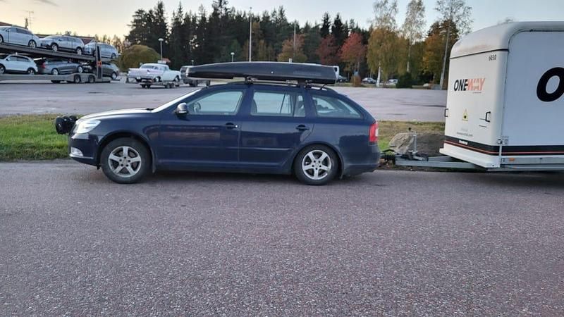 Mörkblå Begagnad 2012 Skoda Octavia Kombi | 8 000 kr - Bild 1/1