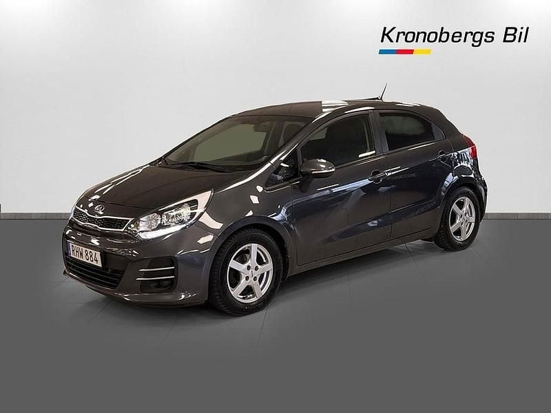 Grafitgrå metallic Begagnad 2016 Kia Rio Halvkombi | 109 900 kr (Marknadspris) - Bild 1/4