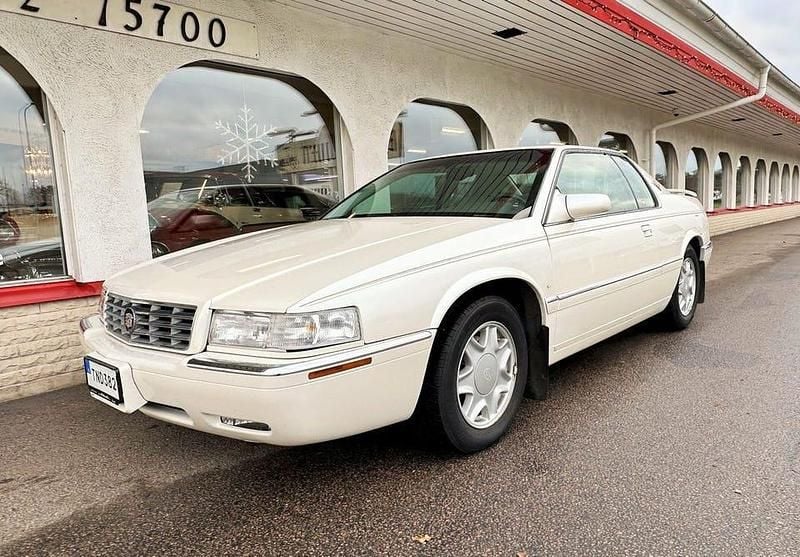 Vit Begagnad 2000 Cadillac Eldorado Sportkupé | 115 000 kr - Bild 1/4