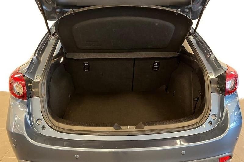 Begagnad Mazda 3 Inclusive 121 HK (88 kW) 2016 Blå Halvkombi