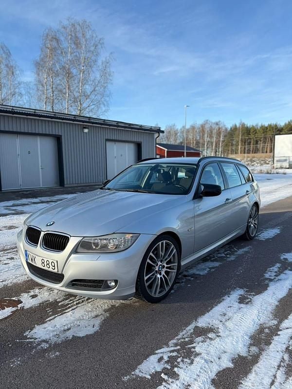 Begagnad 2011 BMW 320 Kombi | 65 000 kr (Marknadspris) - Bild 1/4