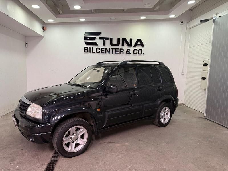 Svart Begagnad 2004 Suzuki Grand Vitara SUV | 44 900 kr (Dyr) - Bild 1/4