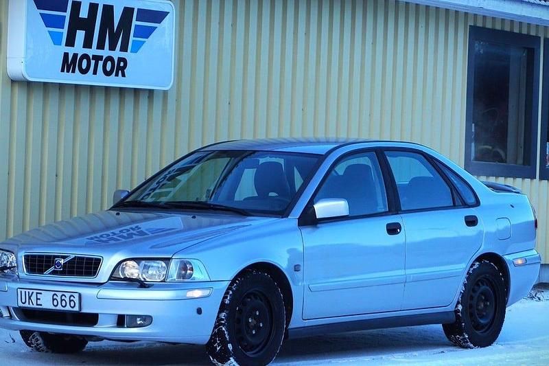 Grå Begagnad 2004 Volvo S40 Standard Sedan | 29 900 kr (Bra pris) - Bild 1/4