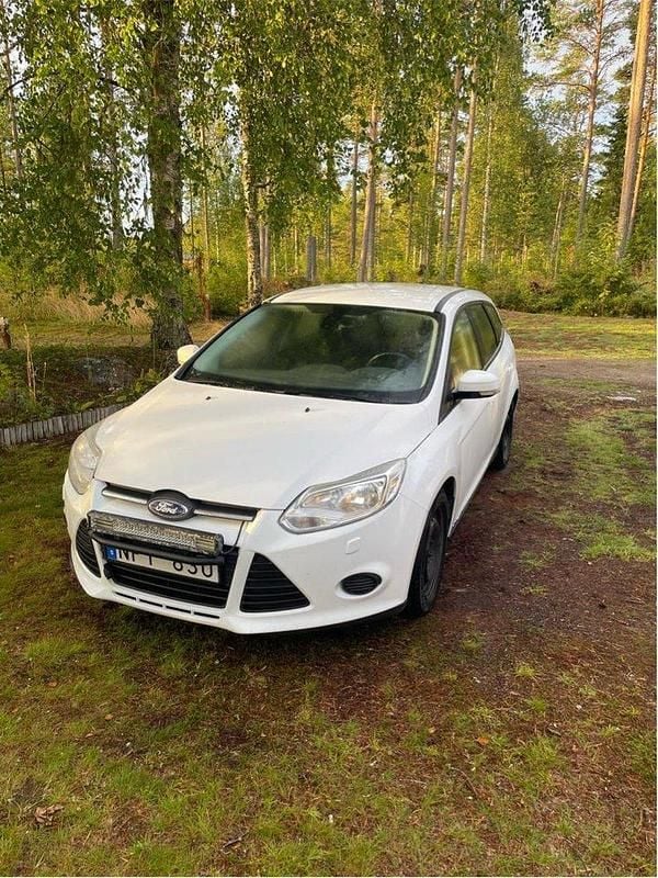 Vit Begagnad 2013 Ford Focus Trend Kombi | 45 000 kr (Bra pris) - Bild 1/4