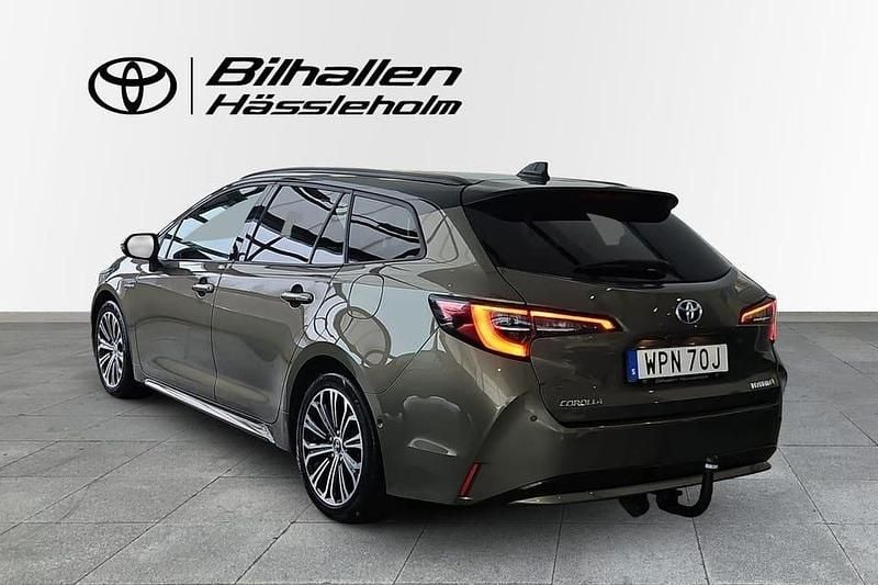 Begagnad Toyota Corolla Style 124 HK (91 kW) 2019 Grön Kombi