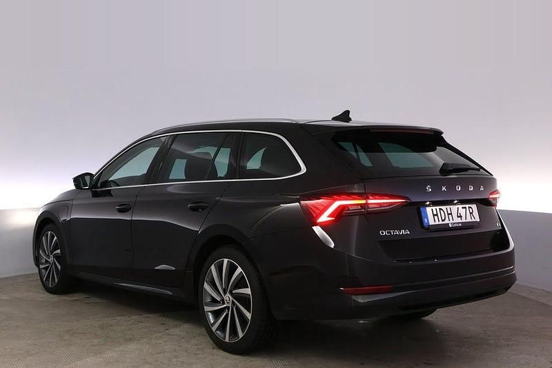 Begagnad Skoda Octavia Business Line 204 HK (150 kW) 2023 Svart Kombi