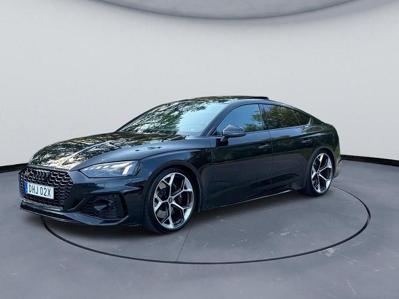 Svart (mytsvart metallic) Begagnad 2024 Audi RS5 Sportback Competition Halvkombi | 899 900 kr - Bild 1/4