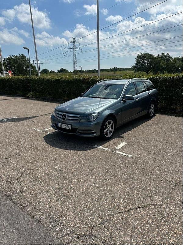 Grå Begagnad 2012 Mercedes C220 Kombi | 90 000 kr (Marknadspris) - Bild 1/4