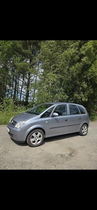 Grå Begagnad 2005 Opel Meriva Minibuss | 21 000 kr (Marknadspris) - Bild 1/3