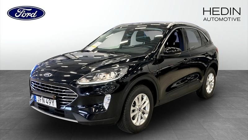 Svart (black) Begagnad 2022 Ford Kuga Titanium SUV | 244 900 kr (Marknadspris) - Bild 1/4
