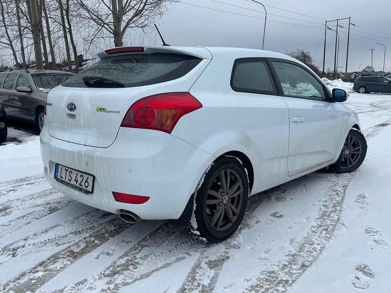 Begagnad Kia ProCeed 116 HK (85 kW) 2011 Vit Halvkombi