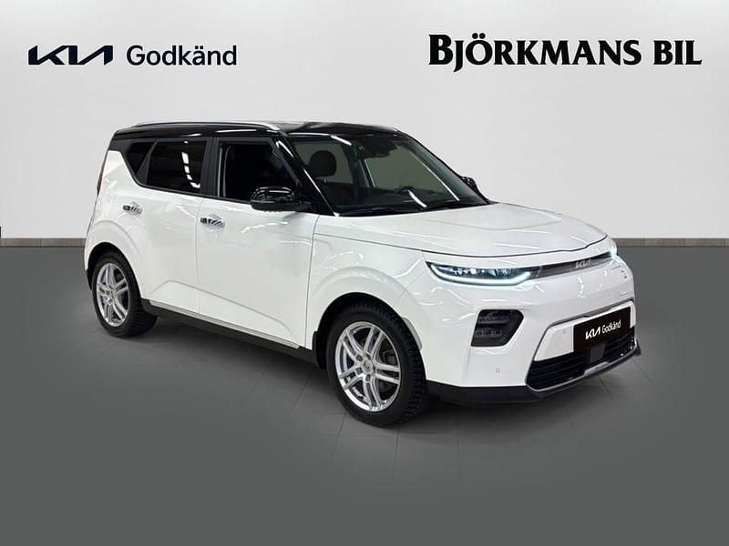 Begagnad Kia Soul EV Advance 150 kW (204 HK) 2023 /f1d/ clear white / black (s) SUV