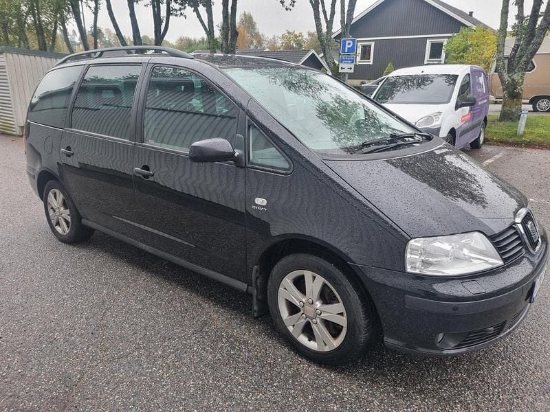 Svart Begagnad 2009 Seat Alhambra Minibuss | 29 000 kr - Bild 1/4