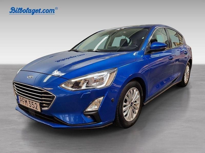 Blå Begagnad 2019 Ford Focus Titanium Halvkombi | 179 900 kr (Marknadspris) - Bild 1/4