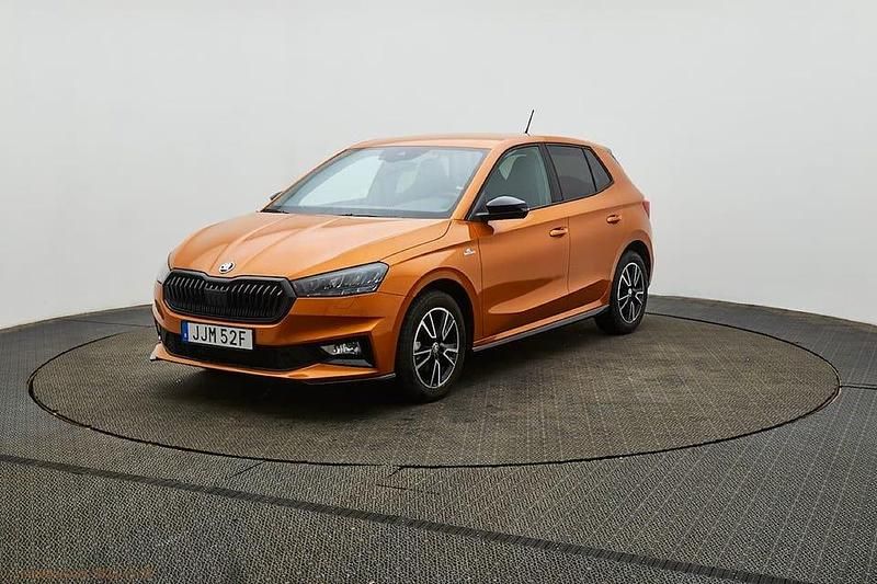 Orange Begagnad 2024 Skoda Fabia Monte Carlo Halvkombi | 219 900 kr (Marknadspris) - Bild 1/4