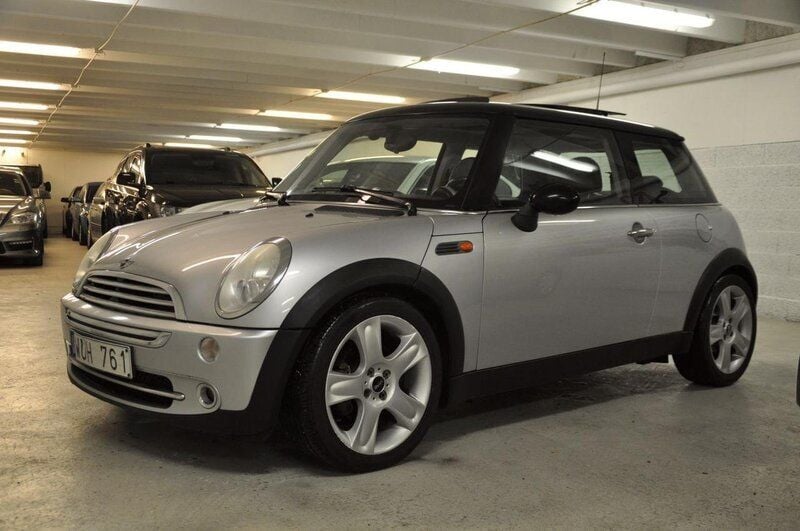 Ljusgrå Begagnad 2005 Mini Cooper Sport Halvkombi | 83 000 kr - Bild 1/4