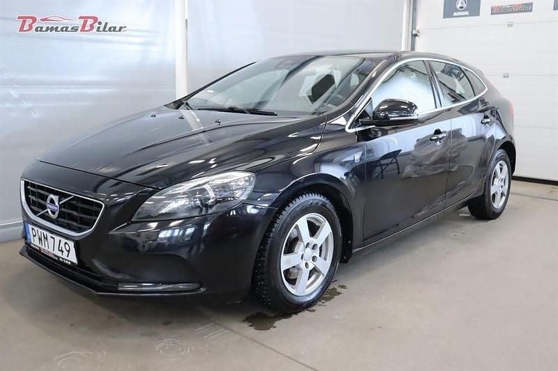 Svart Begagnad 2015 Volvo V40 Ocean Race | 119 900 kr (Marknadspris) - Bild 1/4