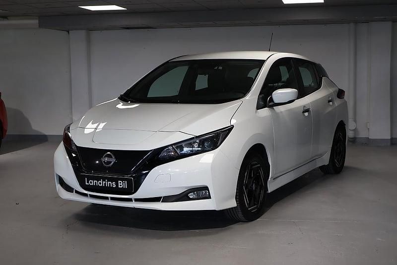 Vit Begagnad 2022 Nissan Leaf Acenta Halvkombi | 189 000 kr (Lite dyr) - Bild 1/4