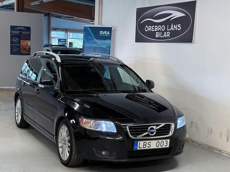 Svart Begagnad 2011 Volvo V50 Summum Kombi | 54 900 kr (Marknadspris) - Bild 1/4