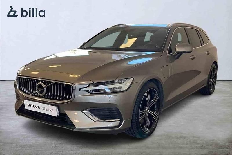 Grå Begagnad 2022 Volvo V60 Kombi | 339 900 kr (Bra pris) - Bild 1/1