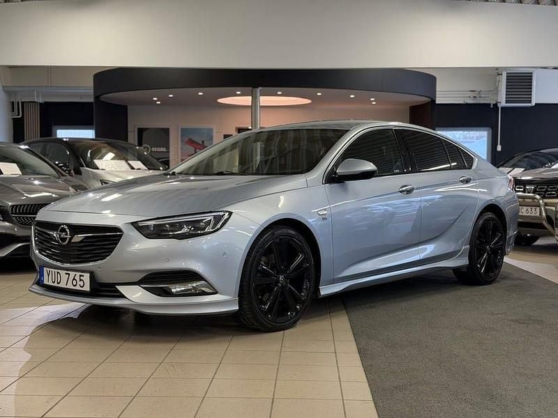 Begagnad Opel Insignia Business 170 HK (125 kW) 2017 Grå Halvkombi