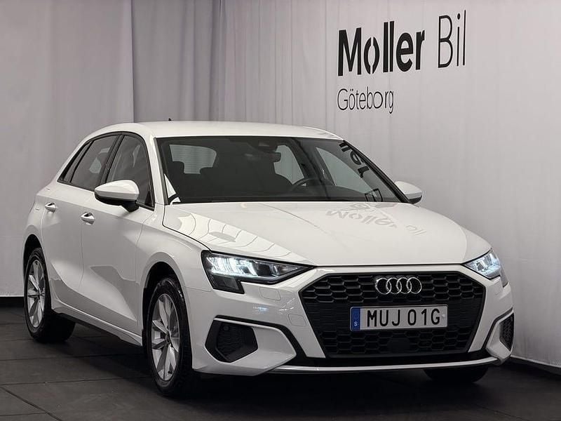 Vit Begagnad 2023 Audi A3 Proline Sedan | 229 900 kr (Bra pris) - Bild 1/4