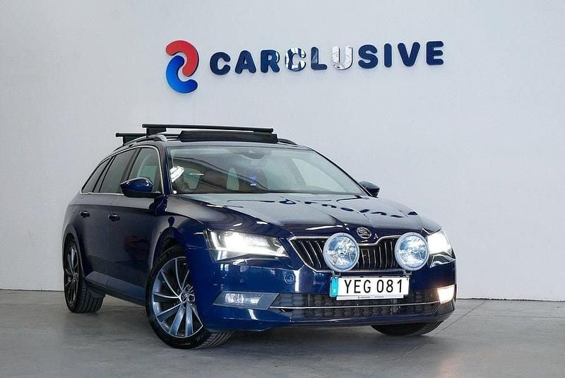 Blå Begagnad 2016 Skoda Superb LAURIN & KLEMENT Kombi | 159 900 kr (Lite dyr) - Bild 1/4