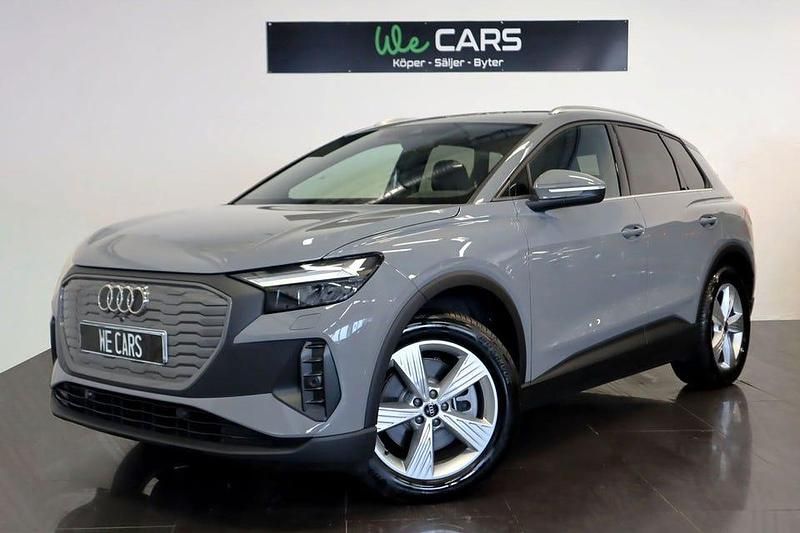 Grå Begagnad 2024 Audi Q4 e-tron Proline SUV | 549 900 kr - Bild 1/4