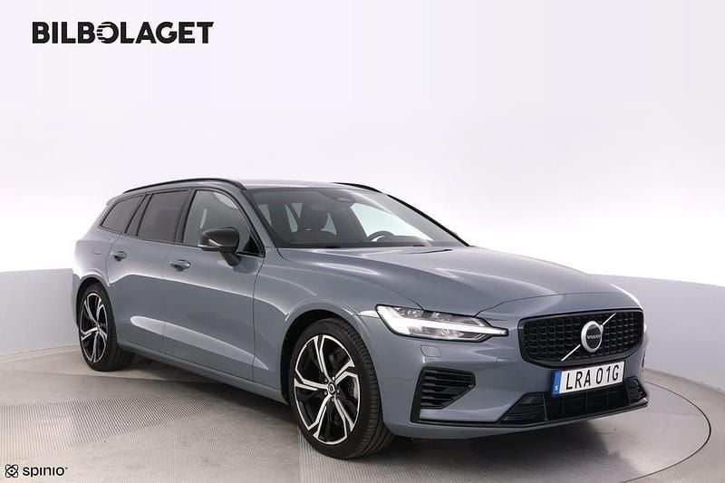 Grå Begagnad 2022 Volvo V60 Plus Kombi | 379 800 kr (Marknadspris) - Bild 1/4