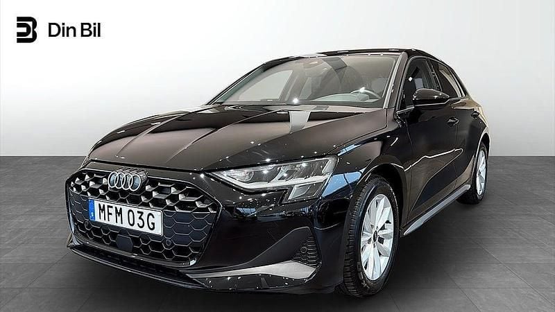 Svart Begagnad 2025 Audi A3 Sportback Proline Halvkombi | 309 000 kr (Lite dyr) - Bild 1/4