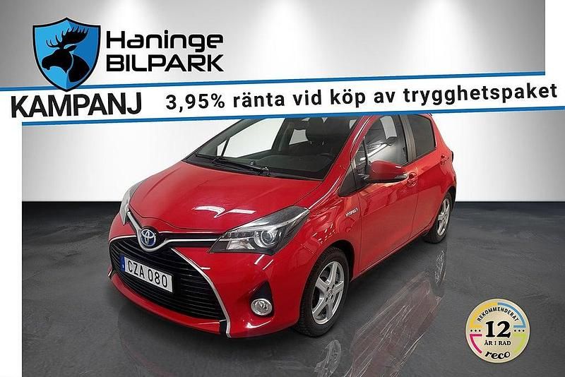 Röd Begagnad 2014 Toyota Yaris Hybrid Halvkombi | 134 995 kr (Marknadspris) - Bild 1/2
