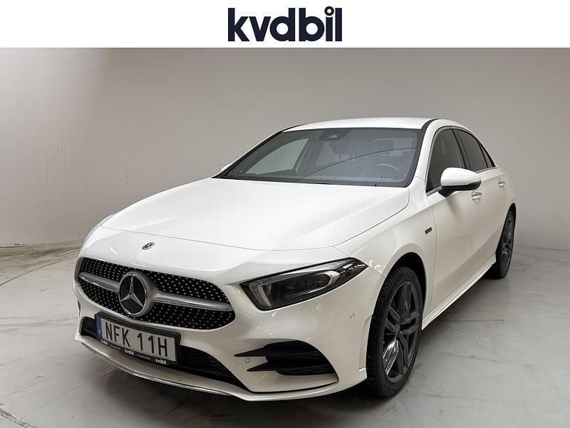 Vit Begagnad 2021 Mercedes A250 Sedan | 249 000 kr (Bra pris) - Bild 1/3