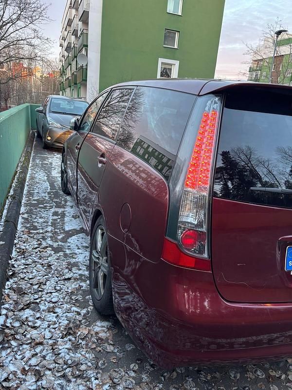 Begagnad 2004 Mitsubishi Grandis Minibuss | 25 000 kr (Marknadspris) - Bild 1/4