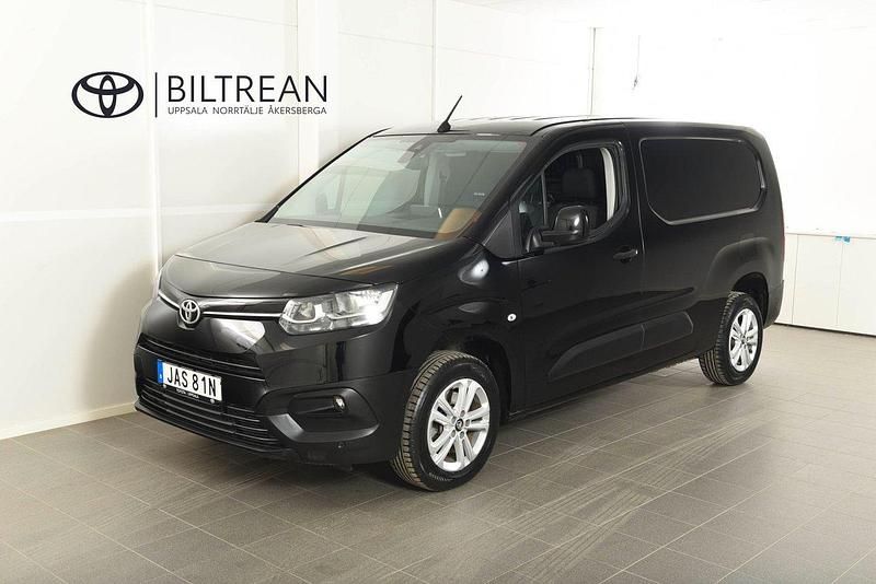 Svart Begagnad 2024 Toyota Proace City Van | 339 900 kr (Dyr) - Bild 1/4