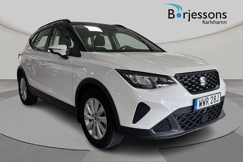 Vit Begagnad 2022 Seat Arona SUV | 152 000 kr (Marknadspris) - Bild 1/4