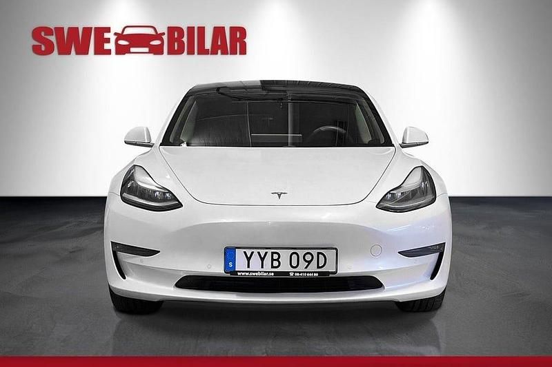 Begagnad Tesla Model 3 Standard Range Plus 189 kW (258 HK) 2019 Vit Sedan