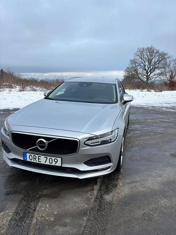 Begagnad Volvo V90 Momentum 190 HK (139 kW) 2019 Kombi