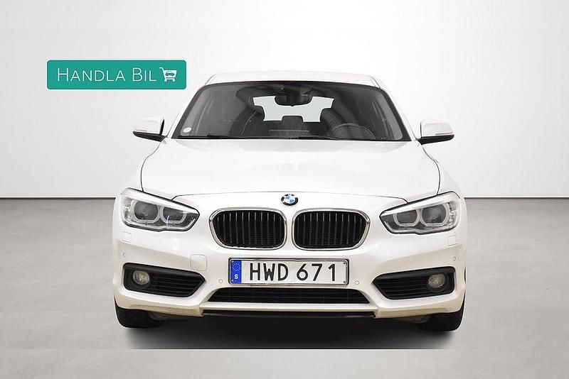 Begagnad BMW 118 Advantage 150 HK (110 kW) 2016 Vit Halvkombi
