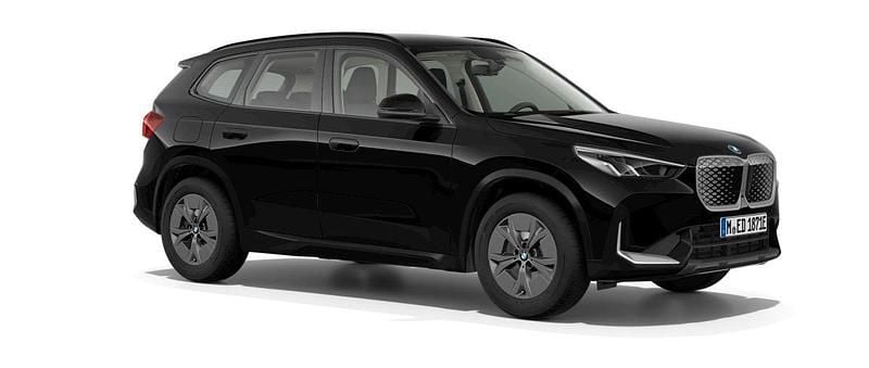 Svart (black) Ny 2025 BMW iX1 Shadowline SUV | 499 900 kr (Bra pris) - Bild 1/4