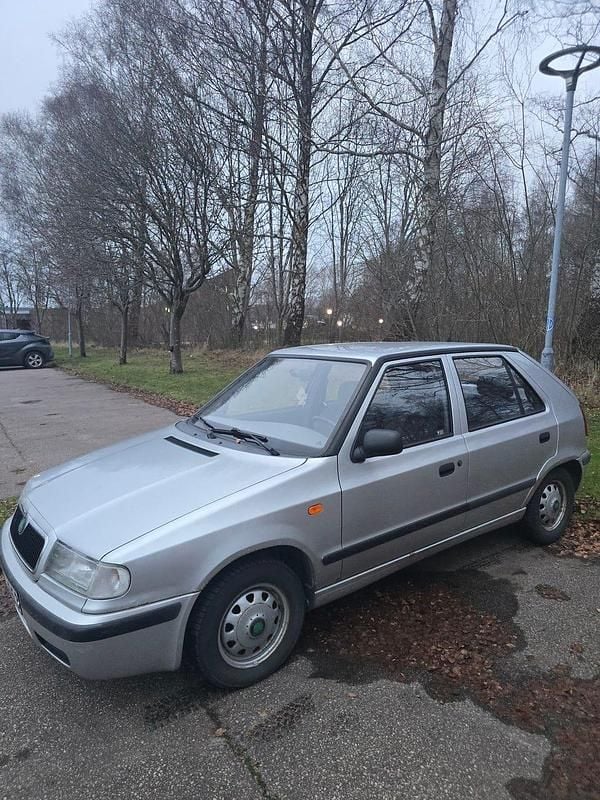 Begagnad 2000 Skoda Felicia Halvkombi | 12 000 kr - Bild 1/4