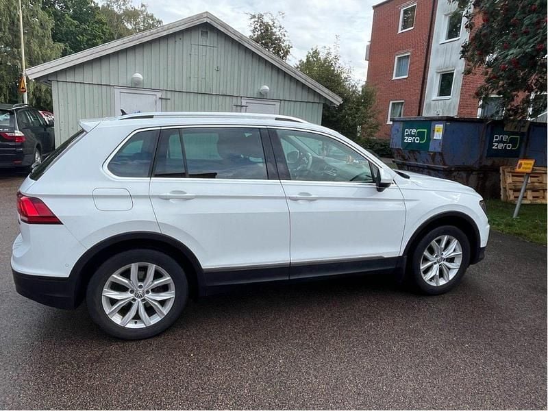 Vit Begagnad 2019 VW Tiguan SUV | 230 000 kr (Superpris) - Bild 1/4
