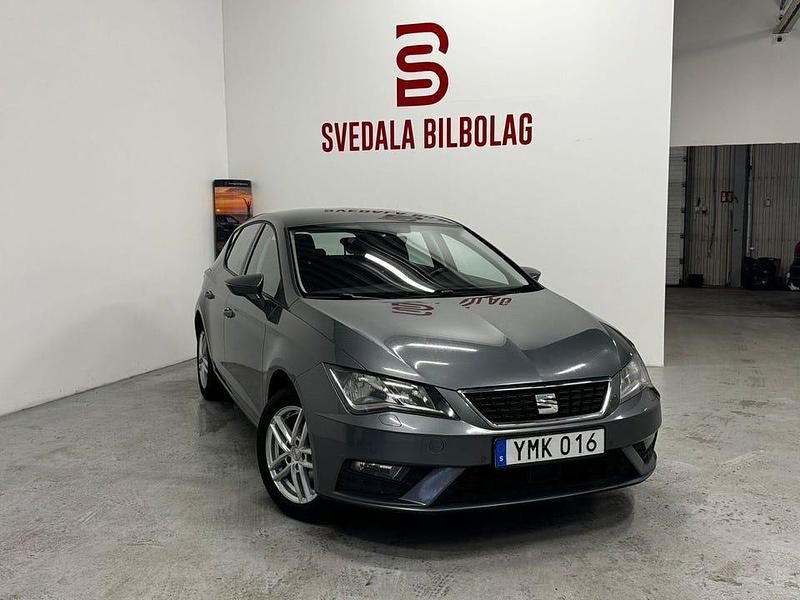 Grå Begagnad 2017 Seat Leon Style Halvkombi | 104 900 kr (Marknadspris) - Bild 1/4