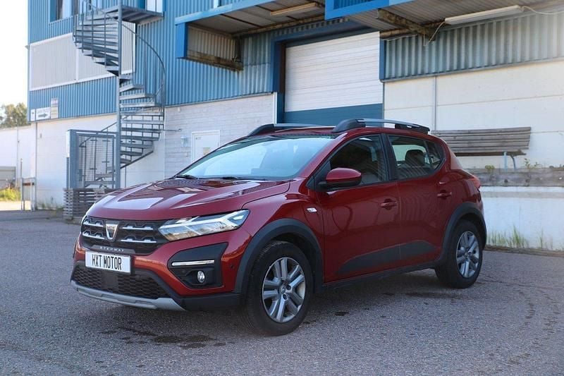 Röd Begagnad 2023 Dacia Sandero Comfort Halvkombi | 139 000 kr - Bild 1/4