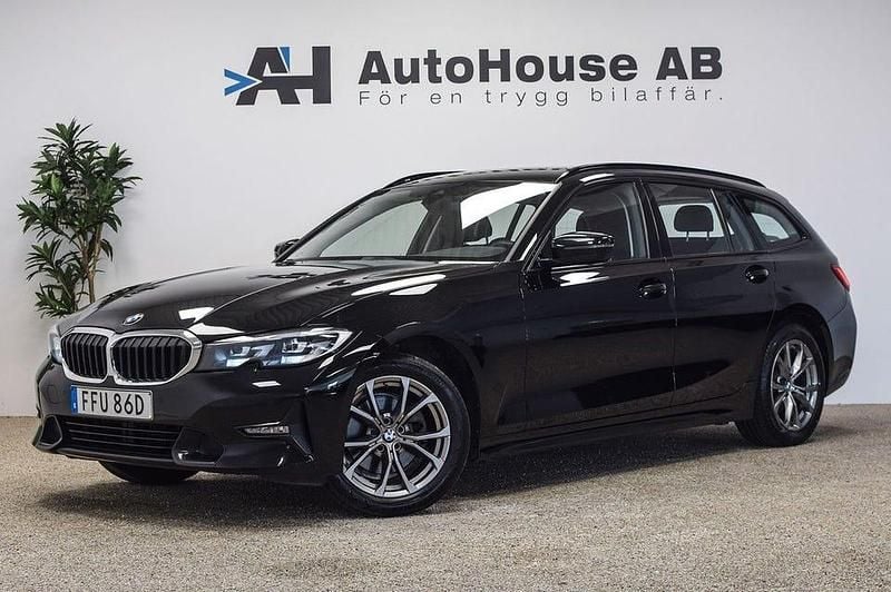 Svart Begagnad 2020 BMW 320 Sport Line Kombi | 299 001 kr - Bild 1/4