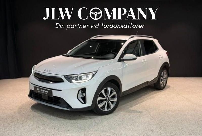 Vit Begagnad 2022 Kia Stonic Advance SUV | 172 900 kr (Marknadspris) - Bild 1/4